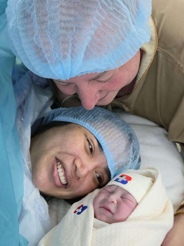 90 Day Fiance: The Cutest Photos of David & Annie's Daughter Minthira